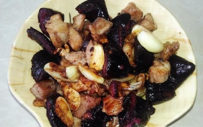 肉丁爆榄角的做法