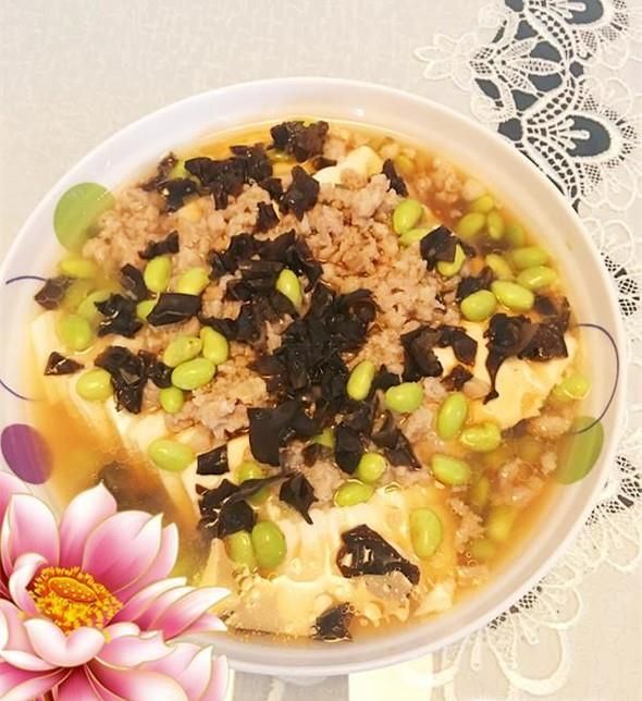 肉糜木耳毛豆米蒸豆腐的家常做法