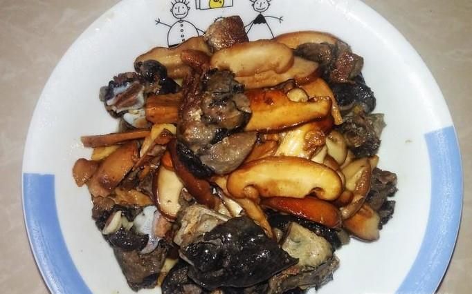 香菇焖乌鸡的做法