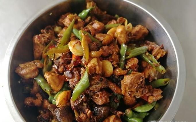 青辣椒炒鸡块的家常做法