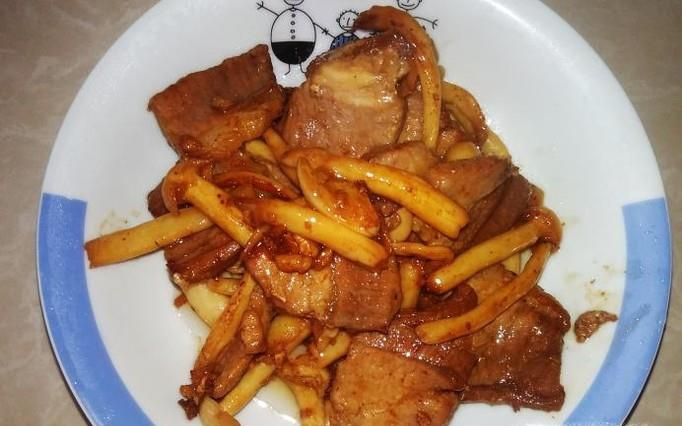 海鲜菇炒肉片的做法