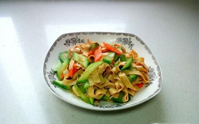 干豆腐炒黄瓜的家常做法