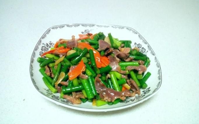 蒜薹炒鸡胗的家常做法