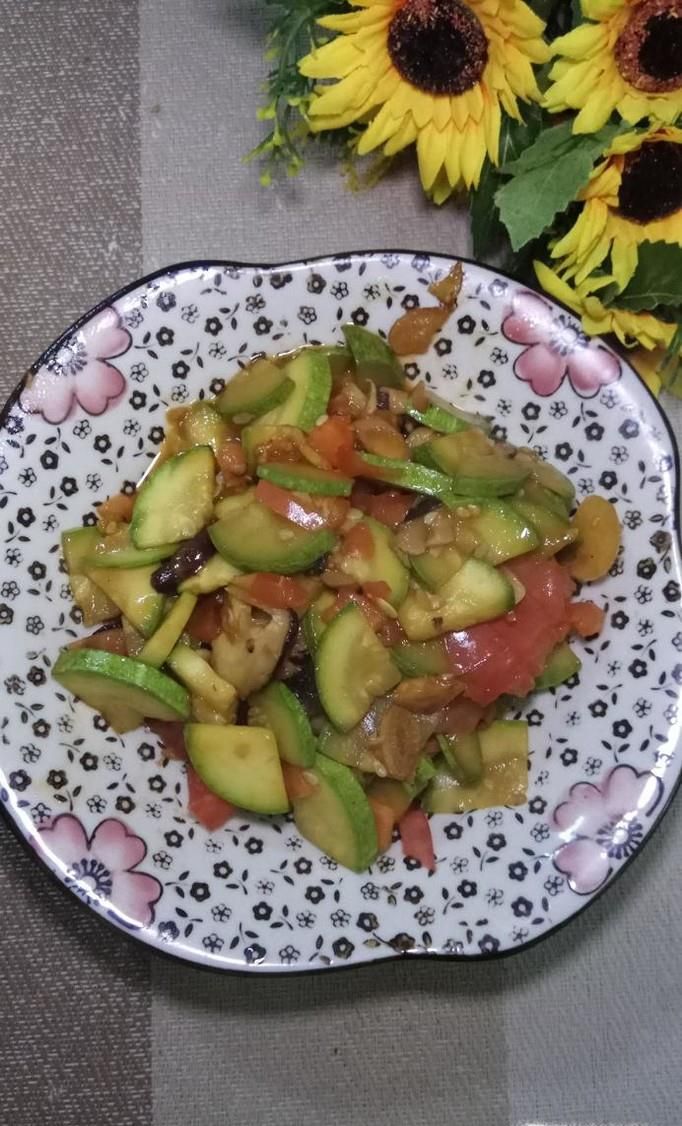 怎样做美味的西葫芦炒香菇？