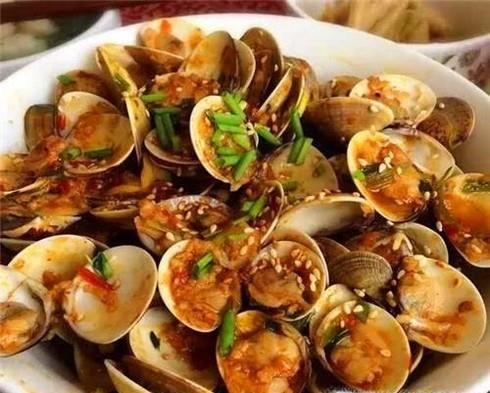 家常蒜香爆花甲的具体做法