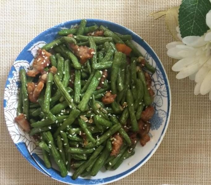 长豆炒肉如何做才好吃？