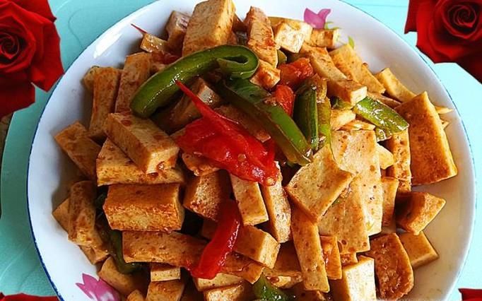 怎么做西红柿青椒炒千层豆腐好吃