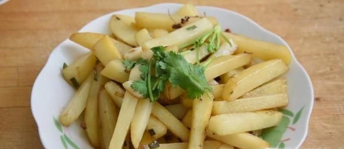 家常菜美食—干煸土豆条的做法