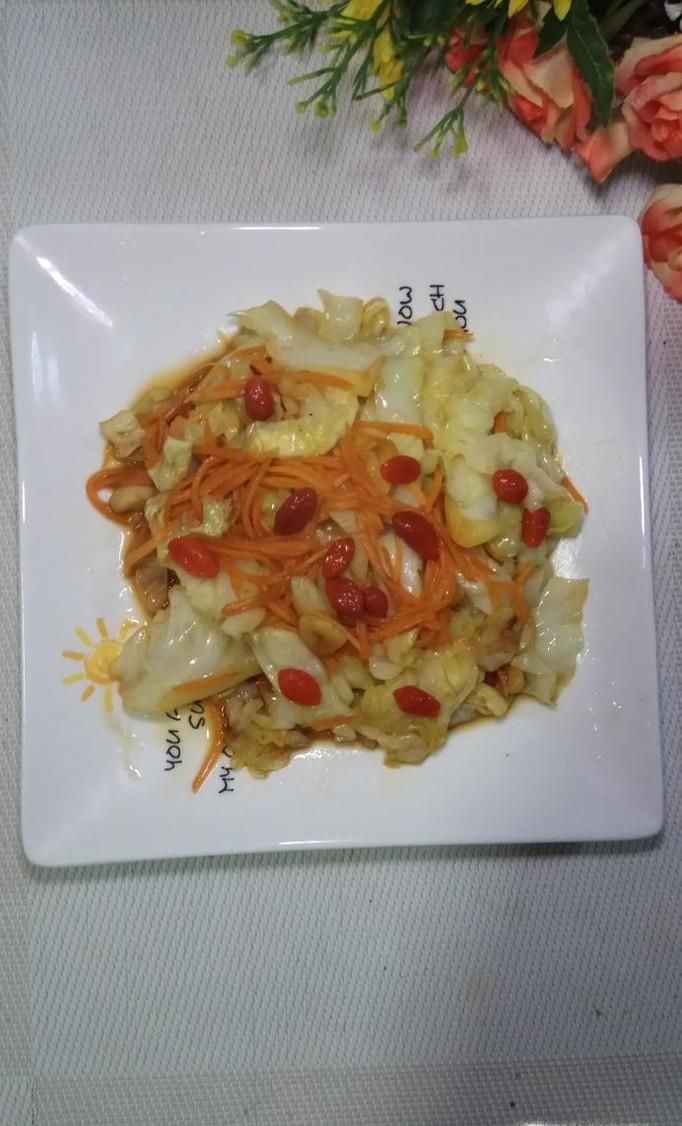 怎样做营养美味的包菜炒胡萝卜？