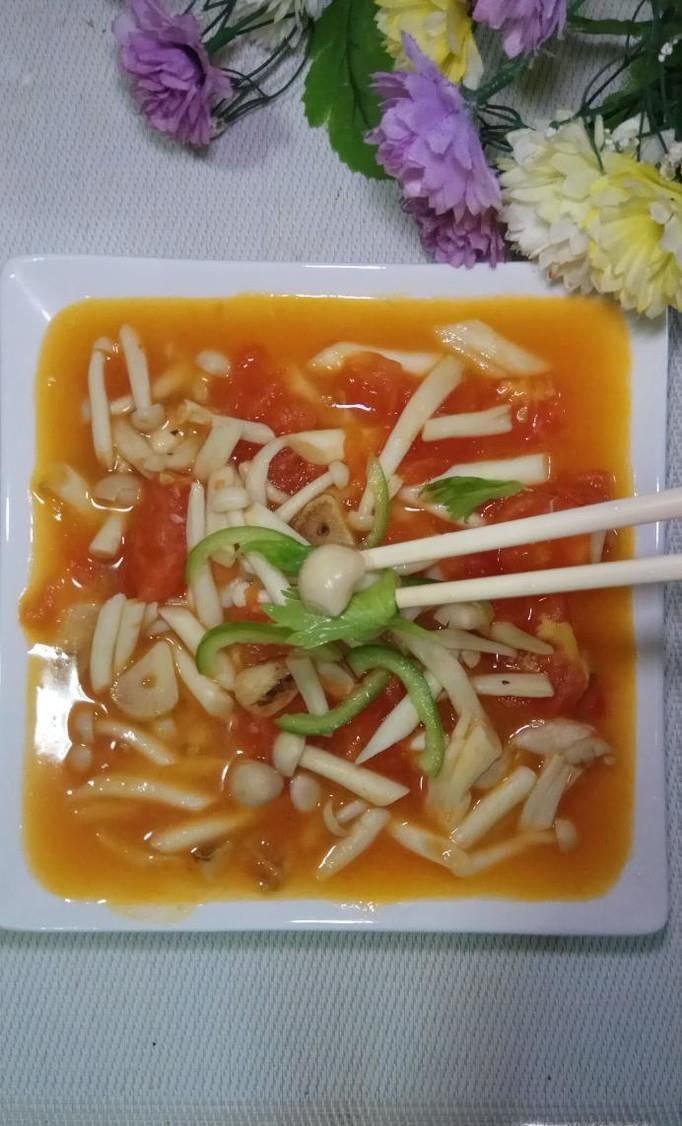 怎样做美味的海鲜菇炒西红柿？