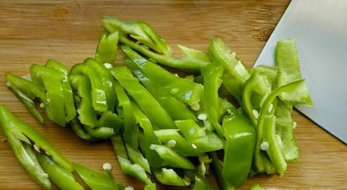 家里辣椒炒鸡蛋的做法