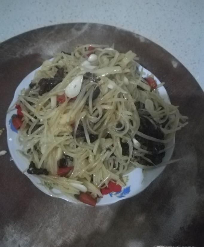 土豆丝炒肉的做法？