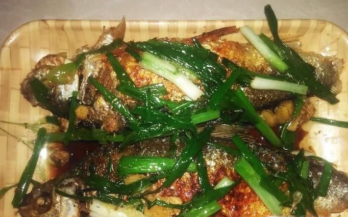 煎炸鲮鱼的做法
