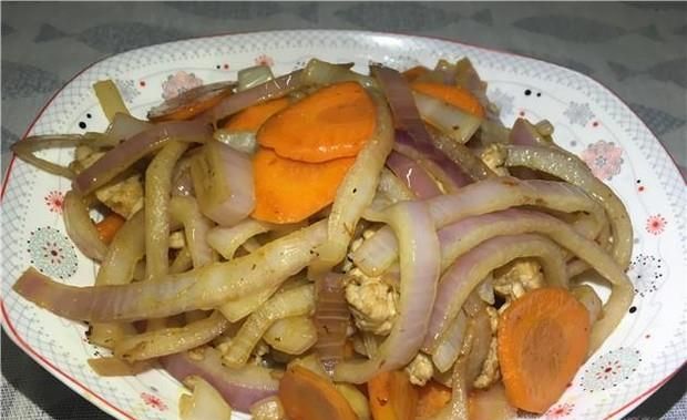 洋葱胡萝卜炒瘦肉的家常做法