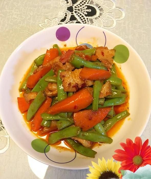 豆角胡萝卜炒肉片的家常做法