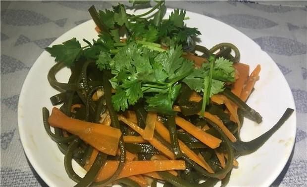 蒜蓉红萝卜海带丝的家常做法