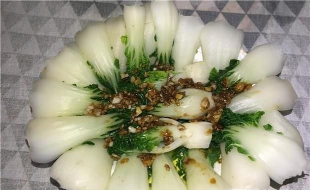 凉拌蒜香奶白菜的美味做法