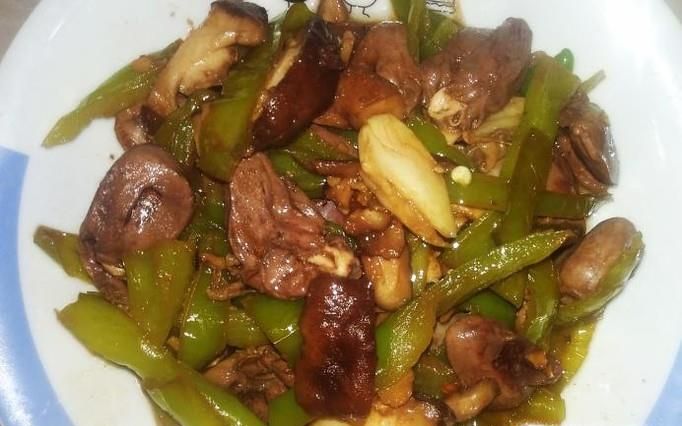 青椒爆炒鸭心的做法