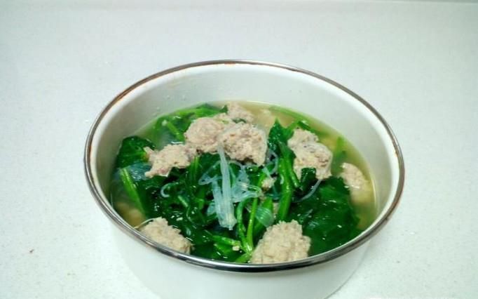 菠菜汆丸子的家常做法