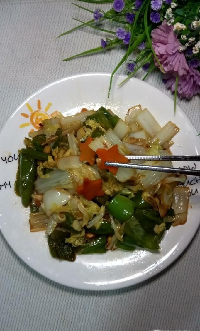 怎样做美味的娃娃菜炒青椒？