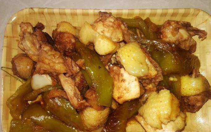 青椒炒鸡肉的做法