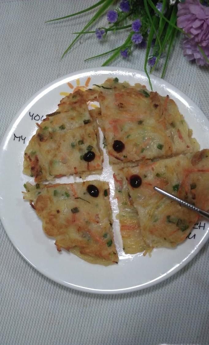 怎样做美味的土豆胡萝卜葱香饼？