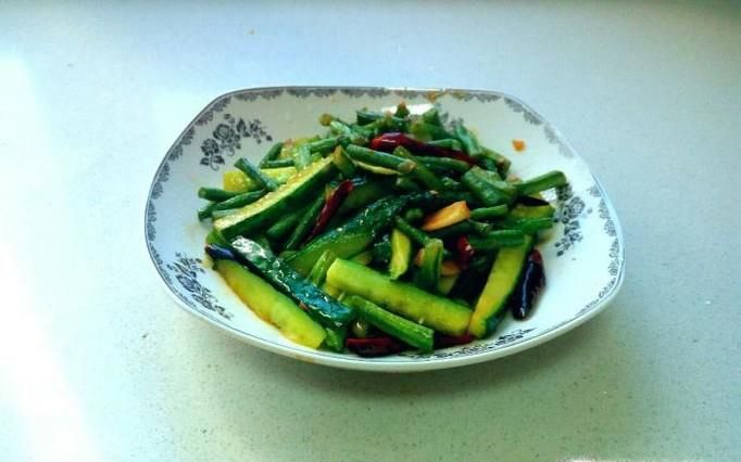 豇豆炒黄瓜的家常做法