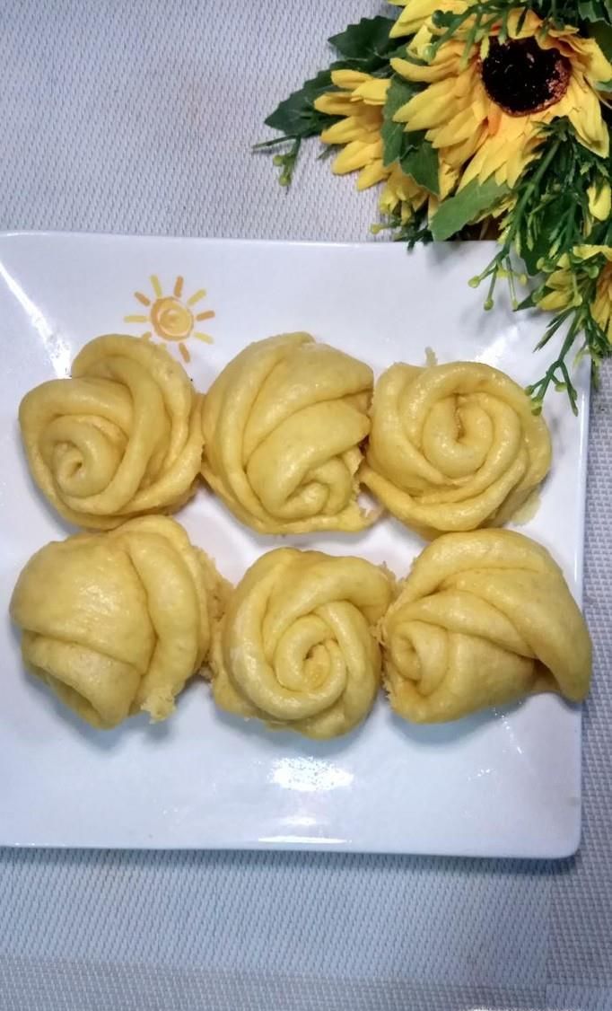 怎样做美味的南瓜味的玫瑰馒头？