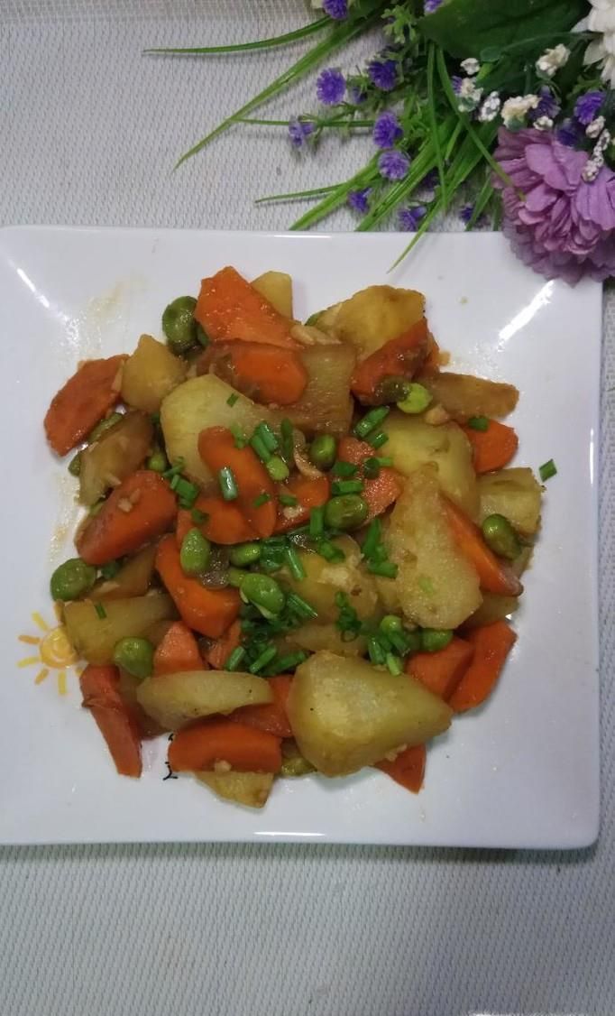 怎样做美味的红烧土豆胡萝卜？