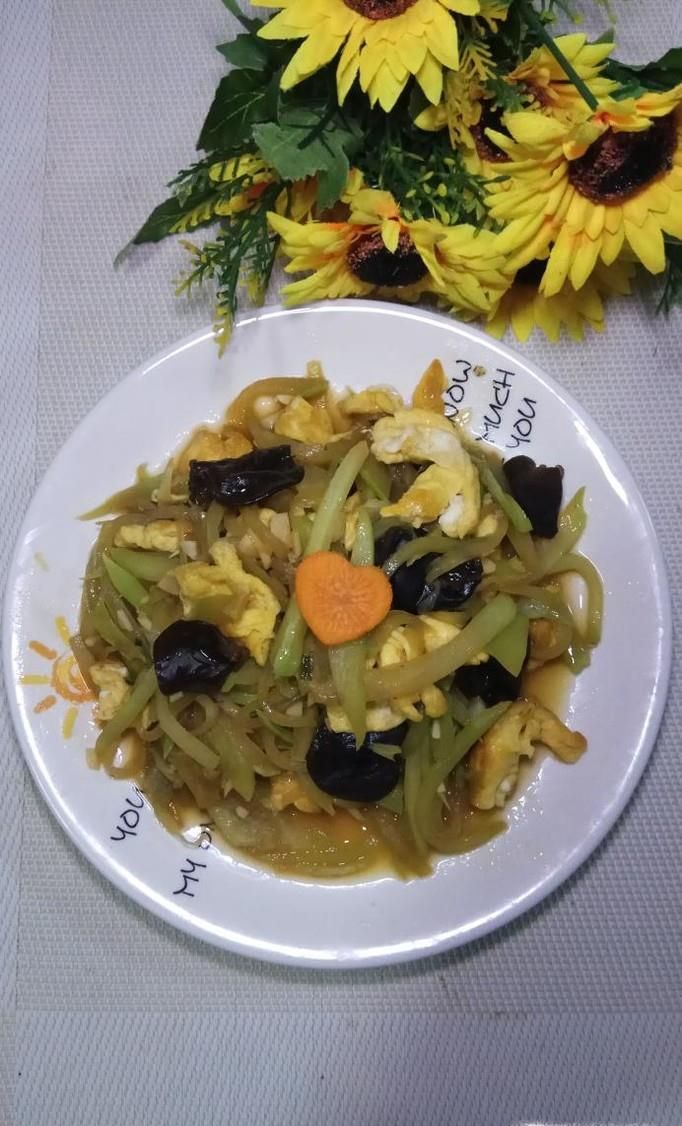 怎样做美味的佛手瓜木耳炒鸡蛋？