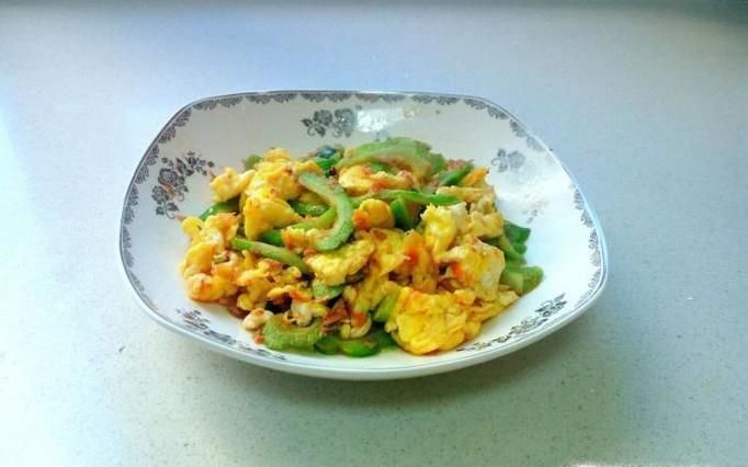 虾酱炒苦瓜鸡蛋的家常做法