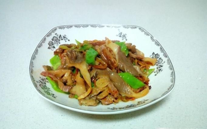 黄花菜炒鲜蘑的家常做法