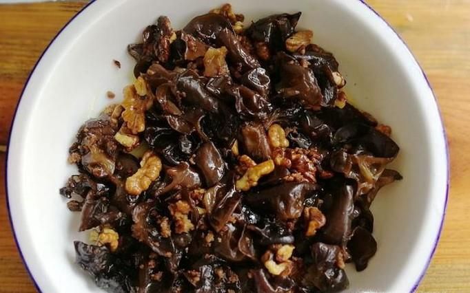 香酥木耳核桃的家常做法