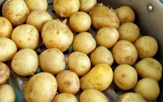 烀小土豆咸菜的做法