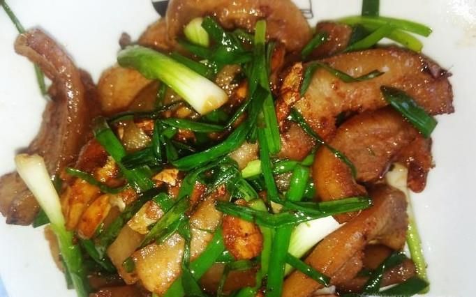 香葱爆猪头皮的做法