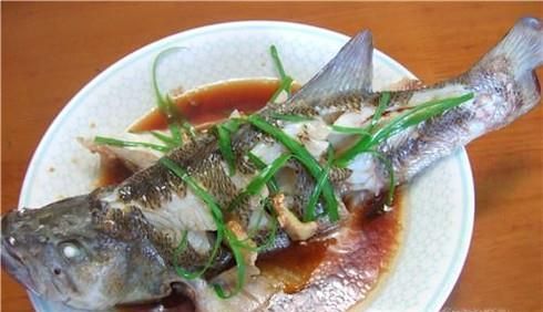 懒人简单清蒸鲈鱼做法