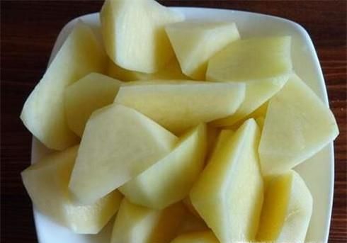 中餐厅小凯同款椒盐土豆排骨做法