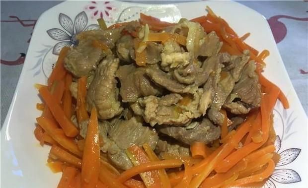 胡萝卜丝炒瘦肉的家常做法