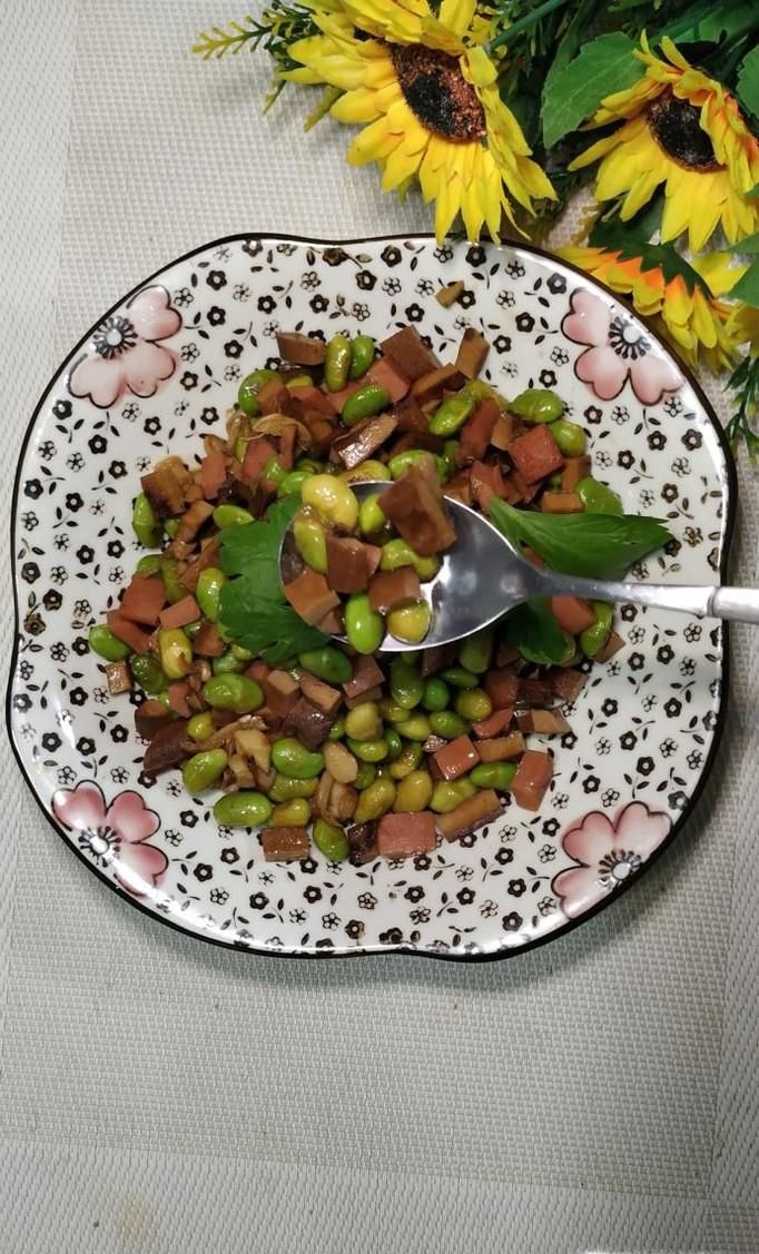 怎样做美味的毛豆香干炒火腿？