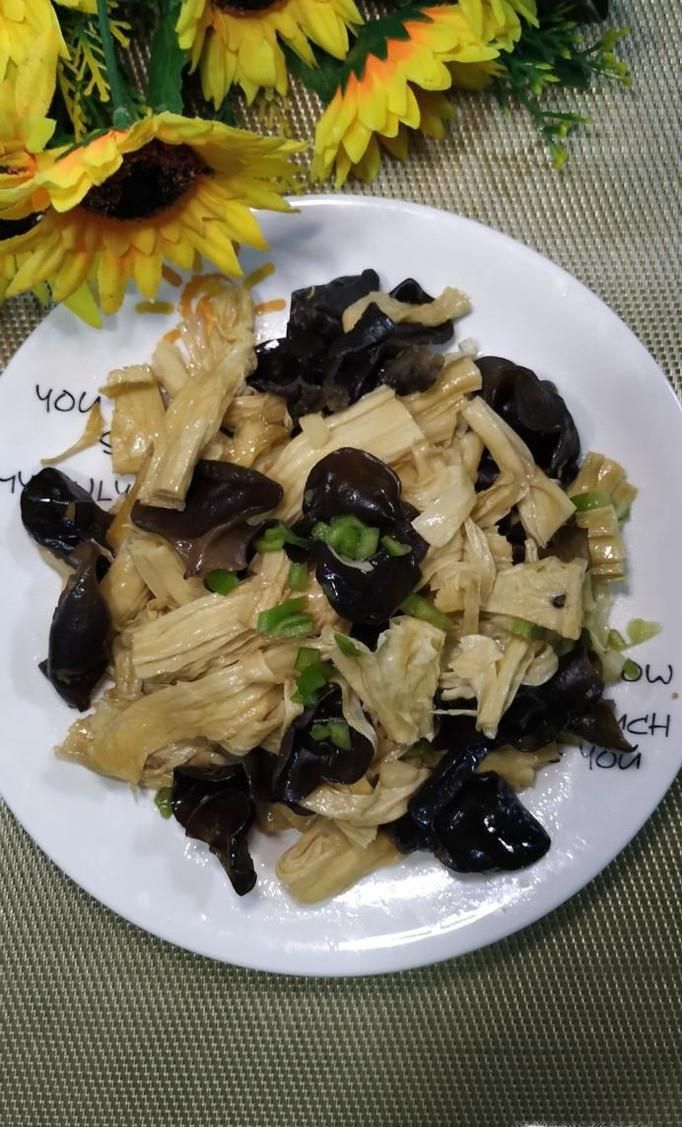 怎样做美味的腐竹炒木耳？