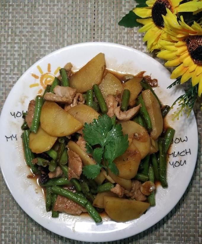 怎样做美味的土豆豆角炒里脊肉？