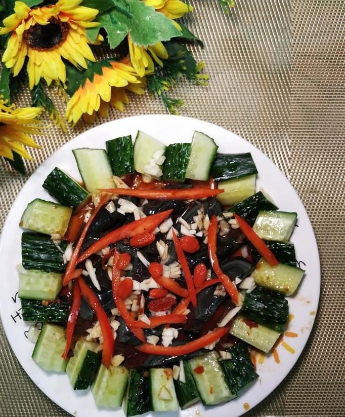 怎样做美味的黄瓜拌皮蛋？