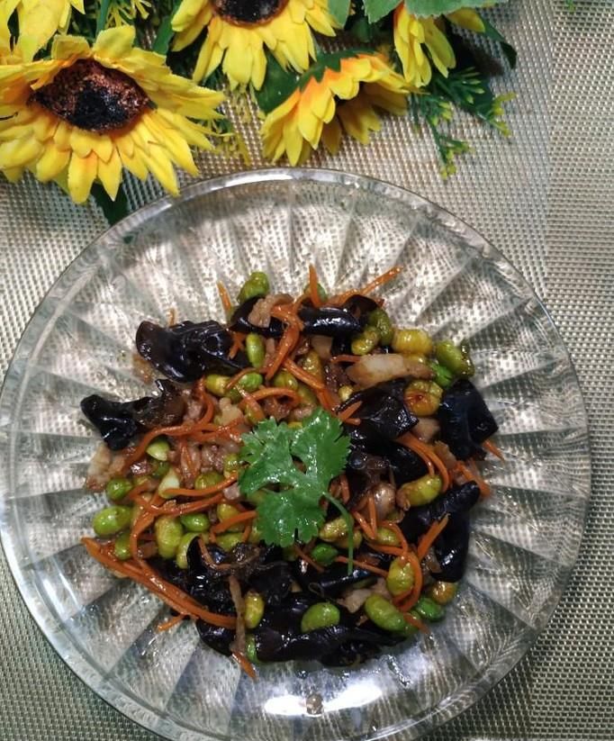 怎样做美味的木耳毛豆炒肉丝？