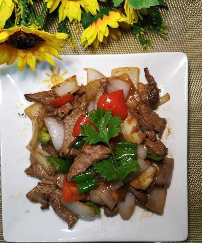 怎样做美味的洋葱炒猪肝？