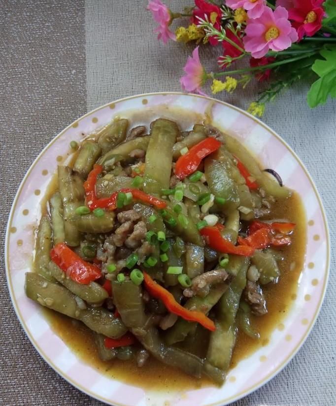 怎样做美味的红烧茄子炒猪肉？