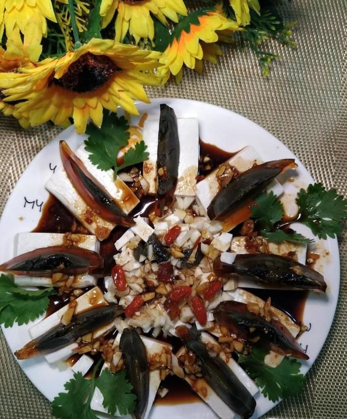 怎样做美味的凉拌皮蛋豆腐？