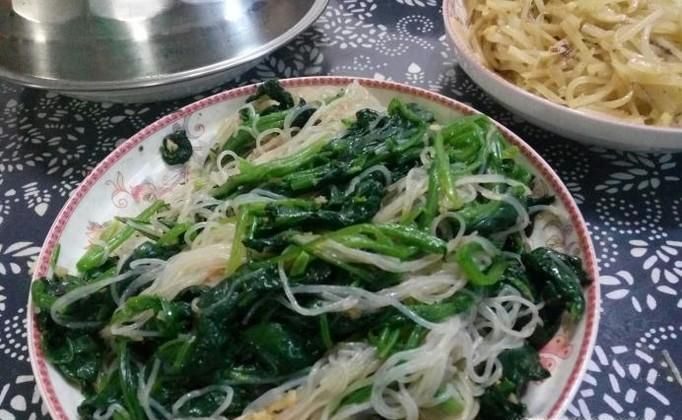 怎么做美味的菠菜拌粉丝？营养健康超级爽口！