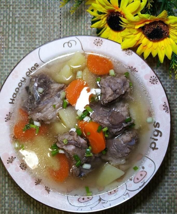 怎样做美味的胡萝卜土豆炖排骨？