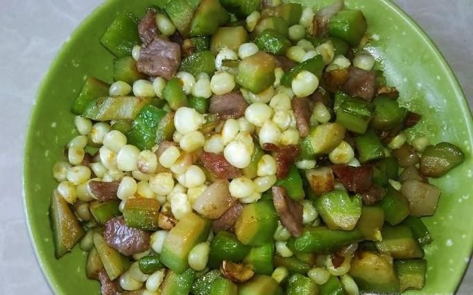 苦瓜瘦肉丁炒嫩玉米的做法