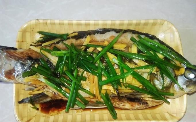 粤色菜，清蒸鲫鱼的做法